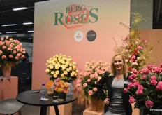 Alicja Kubanek van Berg Roses. De Charlotte, de roze roos uiterst rechts, is een nieuwe introductie en komt binnenkort beschikbaar.